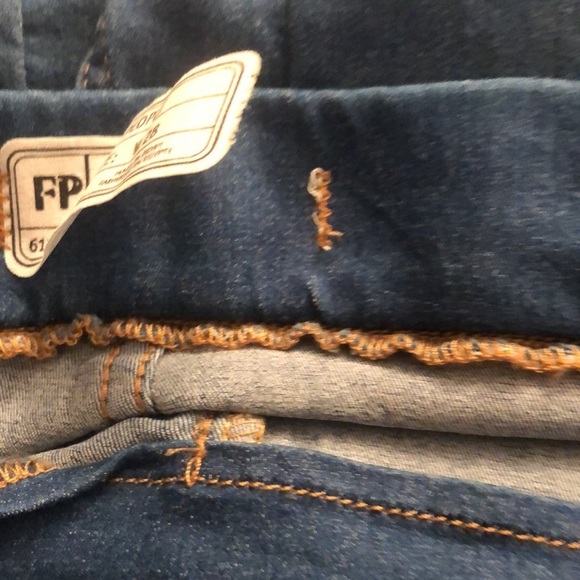 Free People  size 28 blue high rise pull on jeans stretch raw hem back pockets - Picture 10 of 16